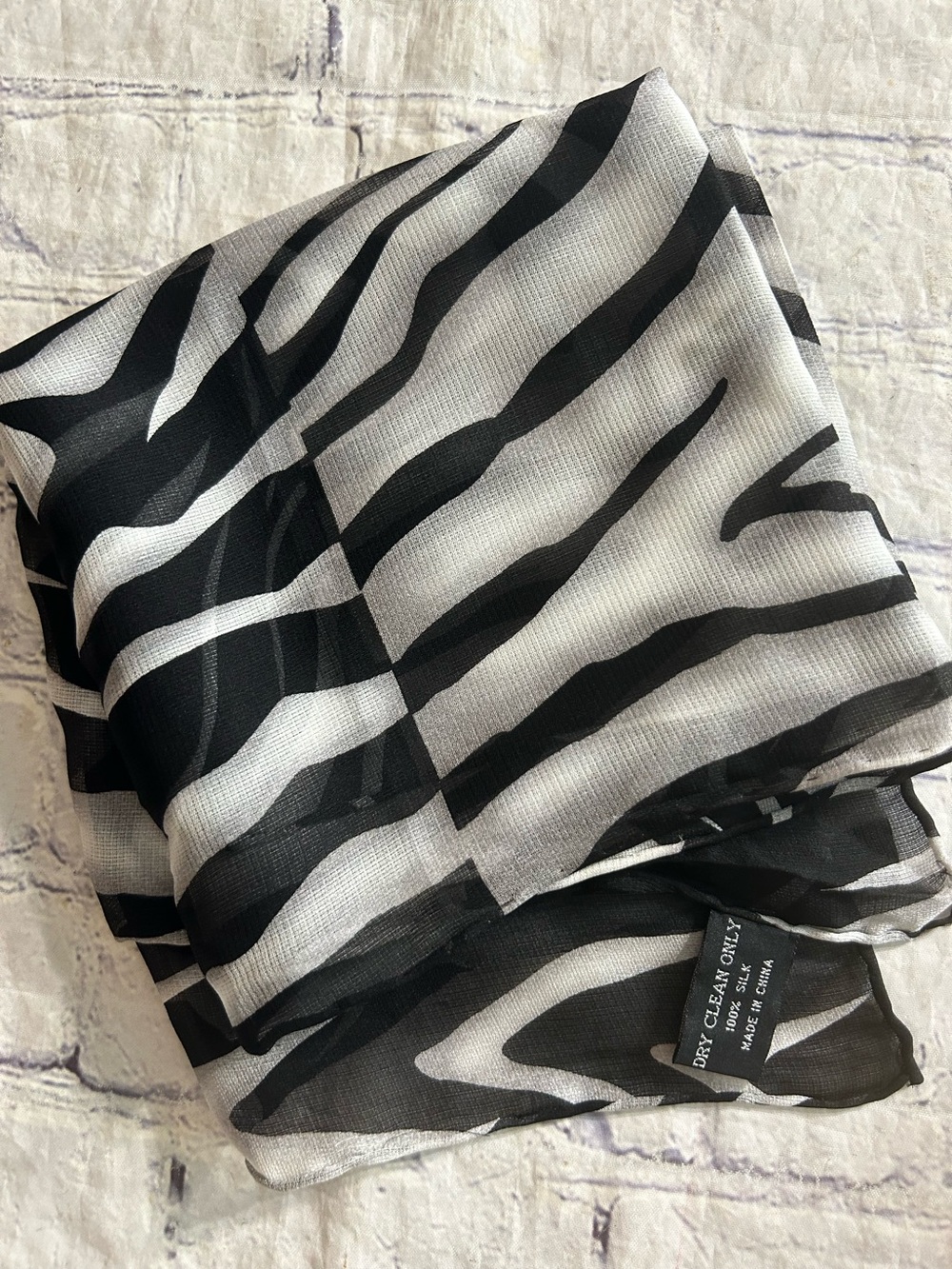 CIAO BELLA BOUTIQUE BLACK & WHITE ZEBRA PRINT SILK OBLONG SCARF O/S